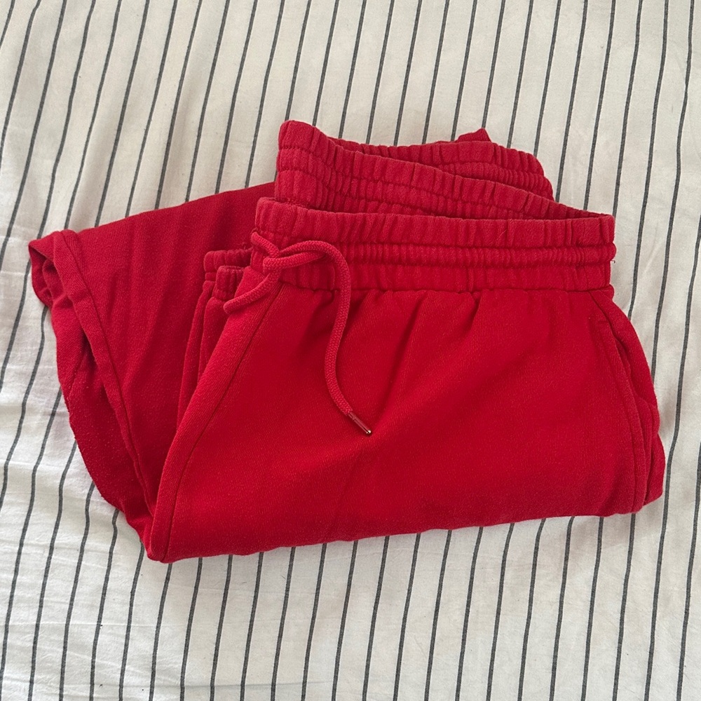 Red Highwaisted Sweatpants
